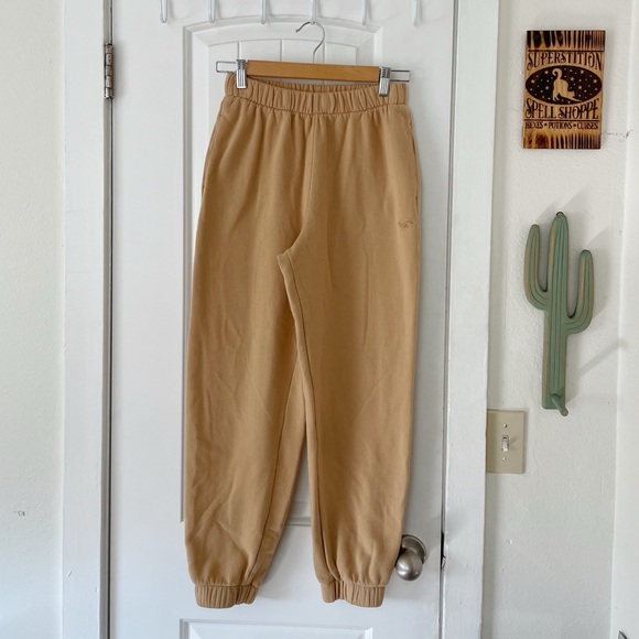 Size S Hollister Camel Tan Jogger Sweatpants Comfy Loungewear Stretch - Picture 1 of 5